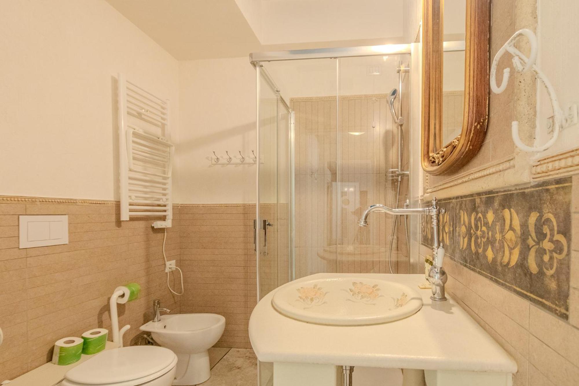 Suites Train Station Местре Екстериор снимка